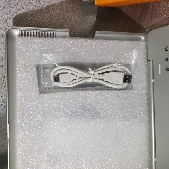 3/$35 FlightCase, Bluetooth 3.0 Keyboard case with Power Bank - Picture 6 of 12